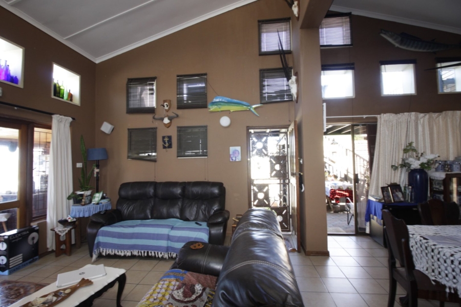 4 Bedroom Property for Sale in Wavecrest Eastern Cape